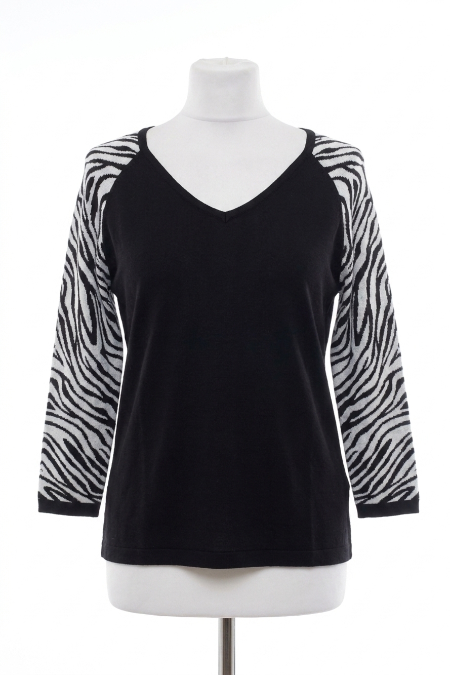 NEW ANGEL 3/4 zebra sleeve v-neck top in black